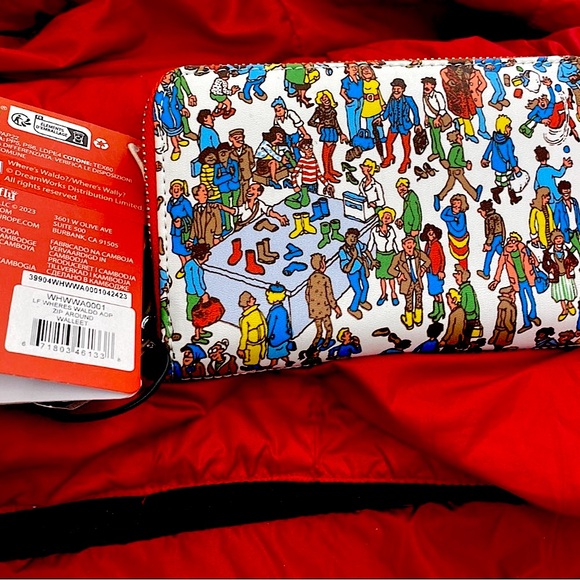 NWT, Loungefly Where’s Waldo: All Over Print Zip Wallet, Large , 100% Authentic - Picture 7 of 11